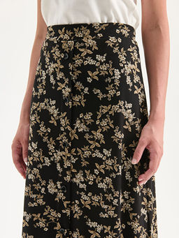 Beli Lastikli ?i?ekli Etek