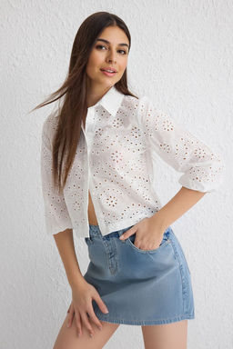 TRENDYOLMILLA Beyaz Brode Nak?sl? Kumas Regular Kal?p Dokuma Gomlek TWOSS25GO00032