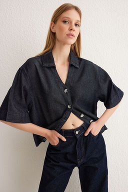 TRENDYOLMILLA Koyu Mavi %100 Tencel V Yaka Denim Gomlek TWOSS25GO00001