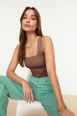 Trendyolmilla Ekru Cizgili Crop Kal?n Ask?l? Bluz TWOAW20BZ0576