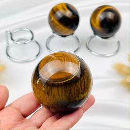 Радуга Самоцветов Шар из камня Тигровый глаз на подставке  фото 2