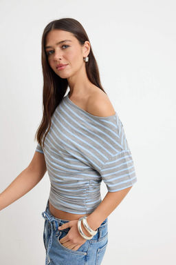 Gri Cizgili Fitted/Vucuda Oturan Kay?k Yaka Buzgulu Crop/K?sa Yumusak Orme T-shirt TWOSS26TS00286 - Trendyolmilla фото 2