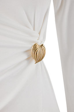 Ekru Fitted/Vucuda Oturan Kay?k Yaka Aksesuar Detayl? Yumusak Orme Bluz TWOSS26BZ00221