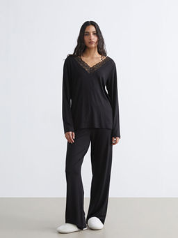 V Yaka Dantel Detayl? Kad?n Pijama Tak?m