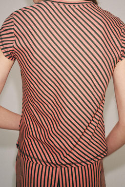 CAMISETA RAYAS CON LINO / Estampado