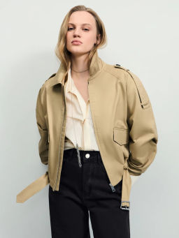 Хлопковая укороченная куртка с ремнем / Zarina