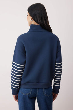 Lacivert Cizgili Oversize/Genis Kal?p Fermuarl? Kal?n Ici Polarl? Orme Sweatshirt TWOAW26SW00044