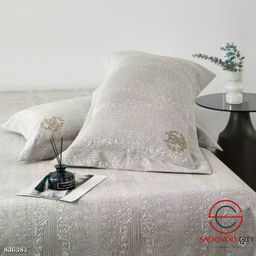 Покрывало на кровать с двумя наволочками