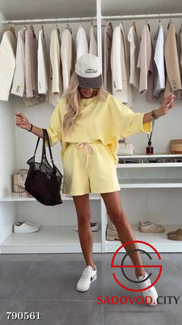 Женский костюм с шортами