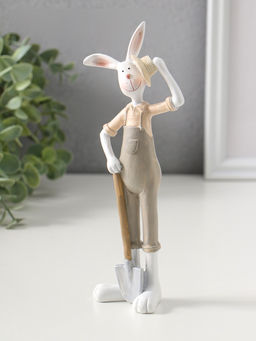 Фигурка полистоун Зайчик в сером комбинезоне, со шляпой, лопатой, 19.5 см
