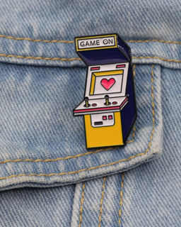 Металлический значок Game ON 2*3,4 см - Krumpy фото 2