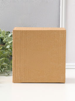 Фигурка полистоун Зайка в жёлтом платье, красит пасхальные яички, 12.5 см