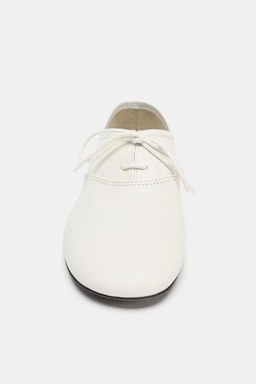 ZAPATO PIEL PLANO CORDONES / Blanco Crudo - Zara фото 4