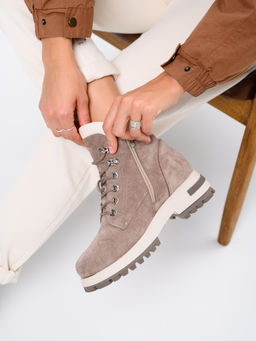 Ботинки 261.uno9br.Капучино замша+бежевый/мех