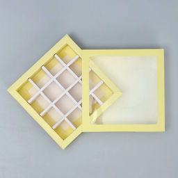 Цена за 5 шт. Коробка под 16 конфет с ячейками Жёлтая 17,7 х 17,7 х 3,8 см - Дарите счастье фото 2