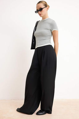 Gri Melanj Viskoz/Yumusak Kumasl? Renk Bloklu Vucuda Oturan Esnek Orme T-Shirt TWOSS24TS00063