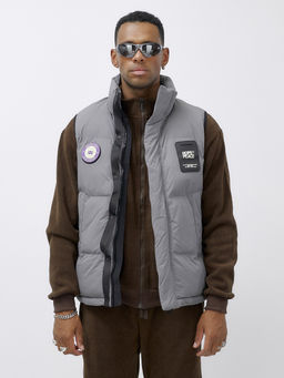 Жилет мужской утепленный спортивный серого цвета 15325Sr