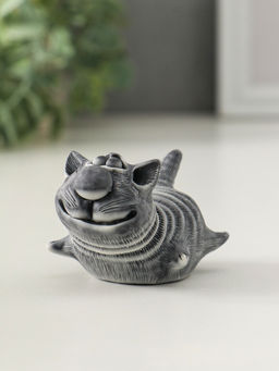 Сувенир "Кот летит на пузе" 4,5 см