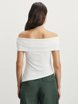 Приталенный топ со спущенными плечами / Zarina  фото 5