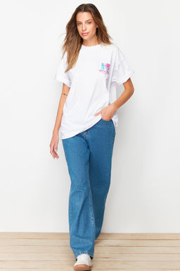 TRENDYOLMILLA Beyaz On ve S?rt Bask?l? Boyfriend/Genis Kal?p Orme T-Shirt TWOSS23TS00334  фото 2