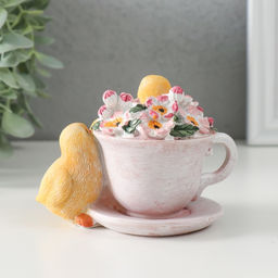 Фигурка полистоун Цыплята с чашкой на блюдце с цветами, 11?8.5?7.5 см