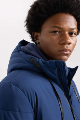 Водоотталкивающее пальто приталенного кроя с капюшоном DeFactoFit с подогревом  фото 7