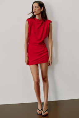 VESTIDO MINI DRAPEADO HOMBRERAS / Rojo