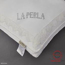 Подушки с вышитыми бабочками