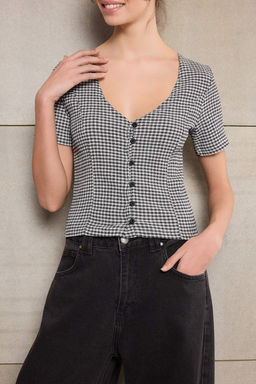 Teen Siyah Ekose Fitted/Vucuda Oturan Dugmeli K?sa Kollu Buzgulu Dokulu Orme Bluz TWOSS26BZ00031