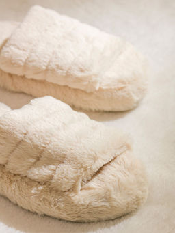 D?z Pel?? Kad?n Ev Terli?i