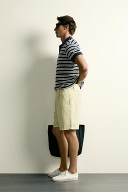 POLO REGULAR FIT ESTRUCTURA DESAGUJADA / Marinos / Crudos