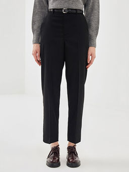 Beli Kemerli Loose Fit Kad?n Pantolon