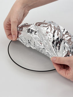Цена за 2 шт. Пакеты - крышки на тарелку для свежести и тепла еды, на резинке, фольга, набор 10 шт., d до 36 см, серебристые