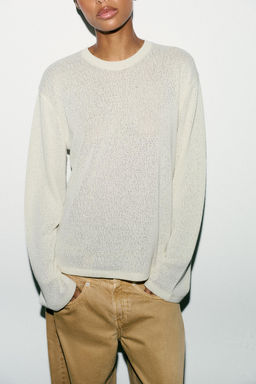CUT-OUT KNIT TOP