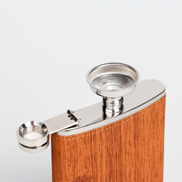 Набор 7 в 1: фляжка 8 oz, 4 рюмки, воронка, шахматы, 18 х 24 см - Simaland фото 10