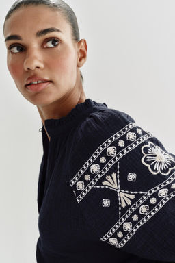 CONTRAST VELVET BLOUSE - Zara фото 9