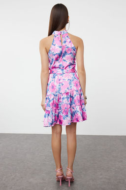 Fusya Cicek Desenli Halter Yaka A Kesim Saten Mini Dokuma Elbise TWOSS20EL2490