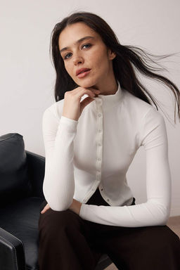 Ekru Onu Full C?tc?t Kapama Kaskorse Fitted/Vucuda Oturan Orme Bluz TWOAW26BZ00329