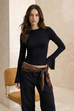 Siyah Fitted/Vucuda Oturan Uzun Kollu Volanl?/F?rf?rl? Yumusak Orme Bluz TWOSS26BZ00152