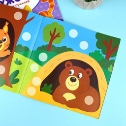 Книжка-картинка с наклейками для детей. Серия "Цветные кружочки" арт. 72691 КТО ГДЕ ЖИВЕТ /215х215 мм, 4 л., блок - бумага мелованная 150 г/м?, полноцветная печать, обл - мелованная бумага 150 г/м?, мягкий переплёт (2 скобы),