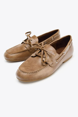 LACE-UP FLAT SHOES