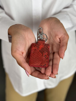 Брелок из кожи питона