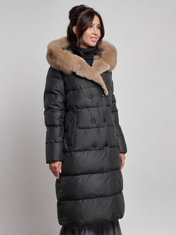 Пальто утепленное с капюшоном и мехом зимнее женское черного цвета 133203Ch - Visdeer фото 8