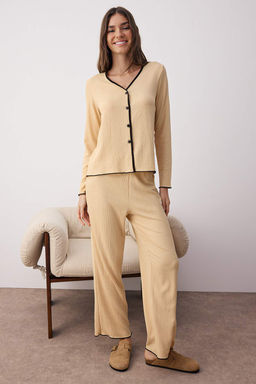 Bej Dugmeli ve Biyeli Dokulu Burumcuk Orme Pijama Tak?m? THMAW26PT00097