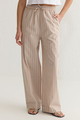 TRENDYOLMILLA Mavi Beli Lastikli Cizgili Wide Leg/Genis Paca Dokuma Pantolon TWOSS25PL00009