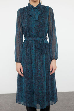 TRENDYOLMILLA Zumrut Yesili Baglama Detayl? Dokuma K?sl?k Elbise TWOAW21EL0458  фото 3