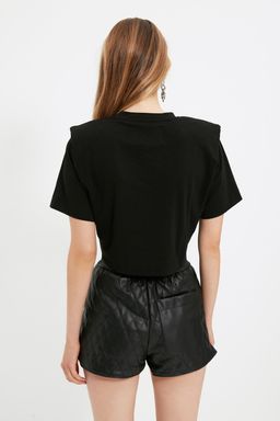 TRENDYOLMILLA X Sagaza Studio Siyah Sloganl? Orme T-Shirt TPRAW22TS0214  фото 6