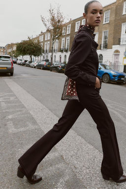 LOW-RISE FLARE TROUSERS - Zara фото 3