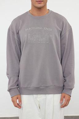 Gri Oversize/Genis Kesim City Nak?sl? Sardonsuz Sweatshirt TMNAW25SW00054 - Trendyolmilla фото 3