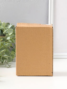 Фигурка полистоун Зайчик держит красное сердце в лапках, 13 см